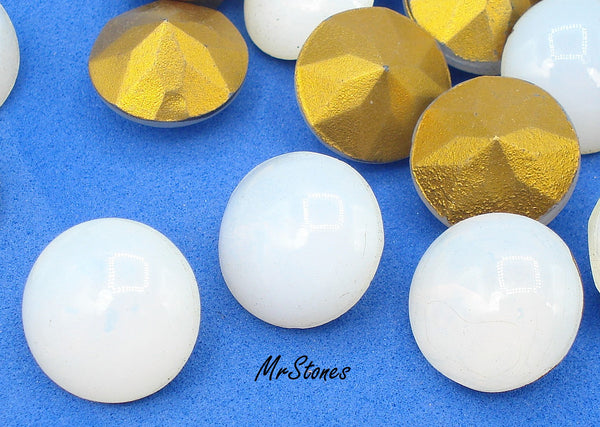14mm (3189) (60ss) White Opal Round Buff Top Doublet