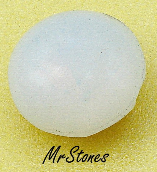 14mm (3189) (60ss) White Opal Round Buff Top Doublet