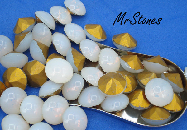 14mm (3189) (60ss) White Opal Round Buff Top Doublet