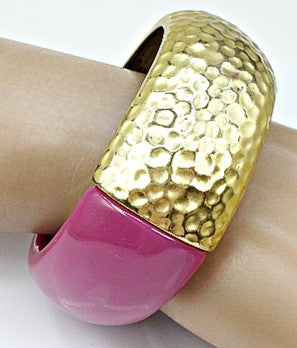 Vintage Clamper Bracelet Golden Hammered Hot Pink Lucite