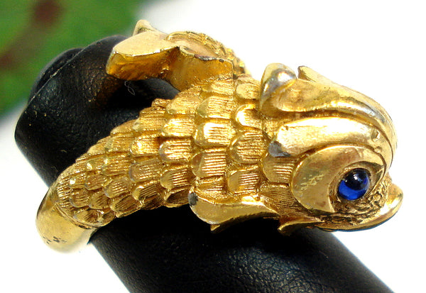 Crown Trifari Ring Gold or Koi Fish Sapphire Cab Eyes Size 5.5