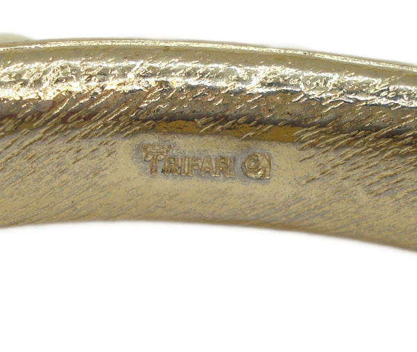 Crown Trifari Oval Shape Bangle Bracelet Creme Pearls 7.5"