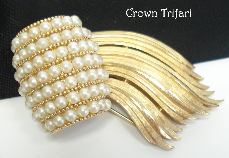Crown Trifari Brooch 7 Row Pearl Curl Wave Leafy Gold Tone 3"