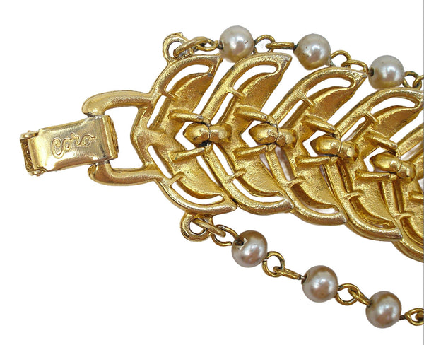 Coro Bracelet Textured Chevron Gold Tone 2 Pearl Chain Accents 7" x 1"