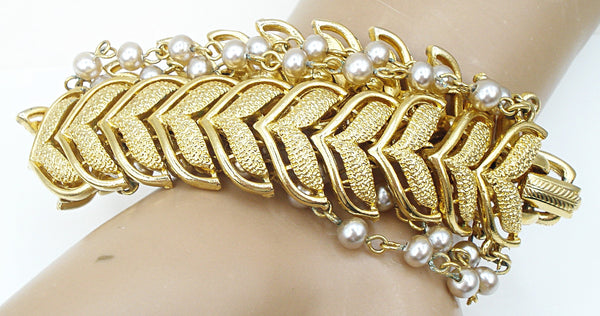 Coro Bracelet Textured Chevron Gold Tone 2 Pearl Chain Accents 7" x 1"
