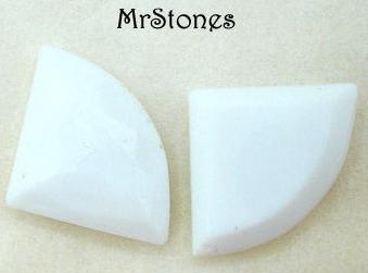 18x13mm (4729/2) TTC Chalk White Milk Glass Opaque Pie Shape