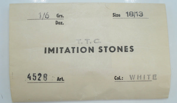 18x13mm (4729/2) TTC Chalk White Milk Glass Opaque Pie Shape