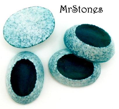 18x13mm (1685) Emerald Green Flat Top Oval Cabochon White Snow Frosted Sides