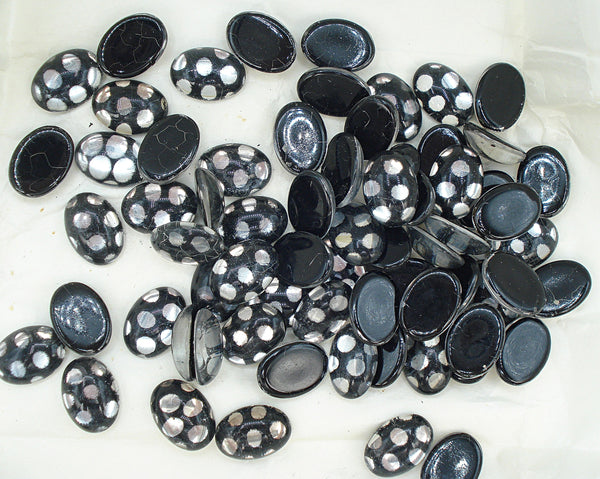 18x13mm (1685) Jet Black Silvery White Polka Dot Clear Oval Cabochon