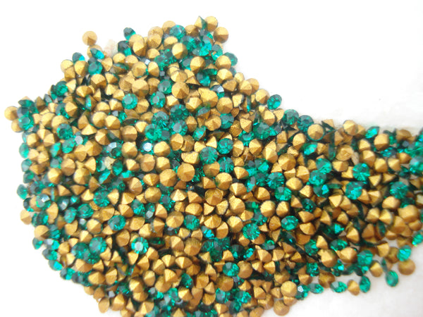 1.3mm (1100) (6pp) Emerald Green Round Chatons 10pk $1.00