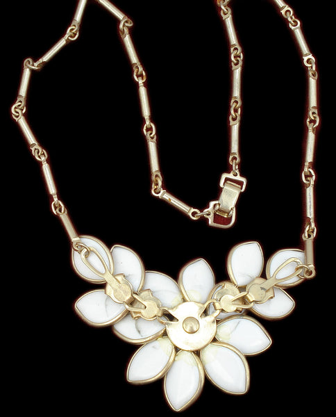 NECKLACE Poured White Milk Glass Flower Leaves Gold Tone 15"