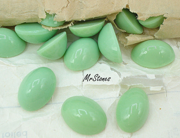 18x13mm (2195) Light Green Minty Oval Cabochon 7.7mm Dome Western Germany