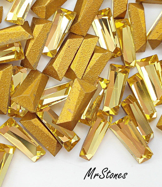 5x2.5x2mm (4700) #11 Light Topaz Tapered Baguette Keystone