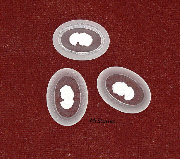 18x13mm Intaglio Crystal Frosted Matte White Left/Right Facing Lady Oval Glass