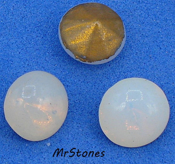 8.2mm (3189) (39ss-40ss) White Opal Round Buff Top Doublet