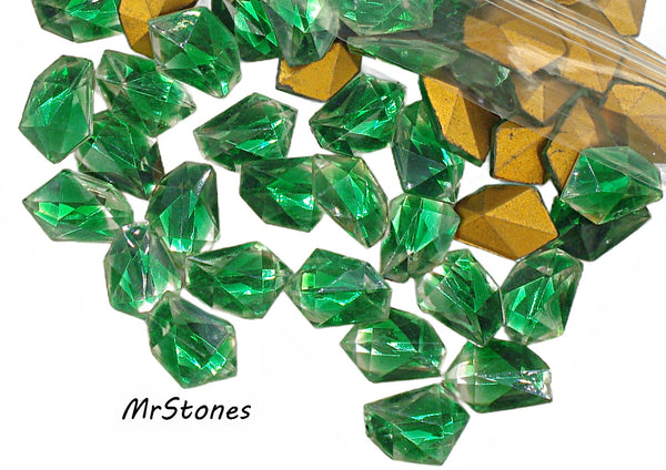 15x10.5mm (4743) Emerald Crystal Bi-Color Gammatic Shape