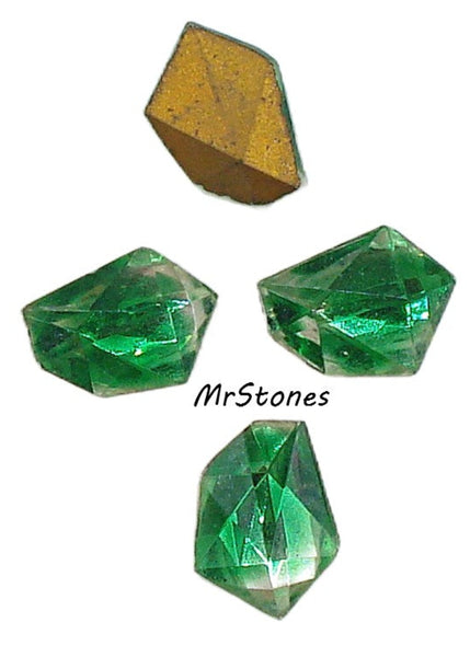 15x10.5mm (4743) Emerald Crystal Bi-Color Gammatic Shape