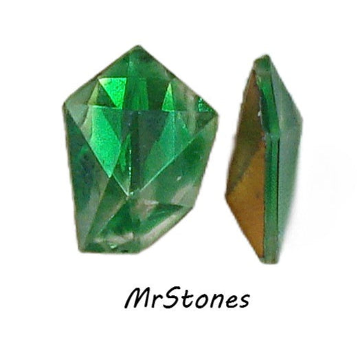 15x10.5mm (4743) Emerald Crystal Bi-Color Gammatic Shape