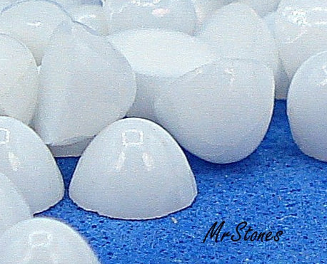 4mm (1684) Chalk White Round High Dome (2.6mm) Cabochon