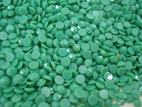 2.5-2.6mm (2000) (9ss) Opaque Green Round Flatback Swarovski