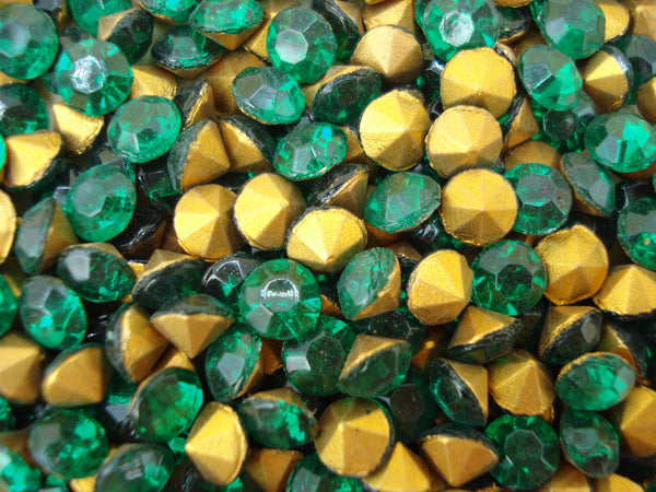 5.5mm (1100) (25ss) Emerald Green Fire Polished Round Chaton Czech