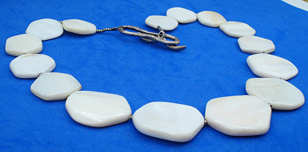 Necklace Geometric Chunky Mother of Pearl Beads 16" x 1 1/8"