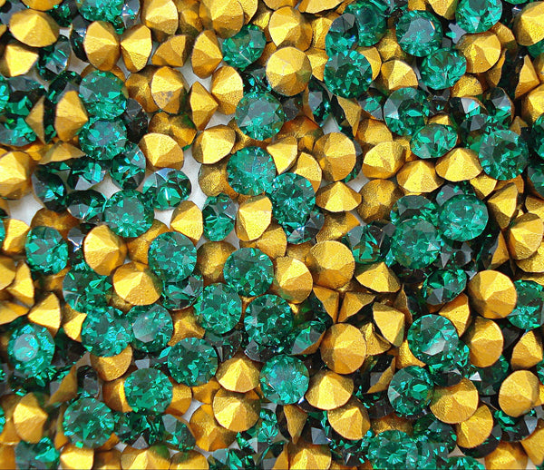4.4-4.6mm (1200) (19ss) Emerald Green Dentelle Round Chaton