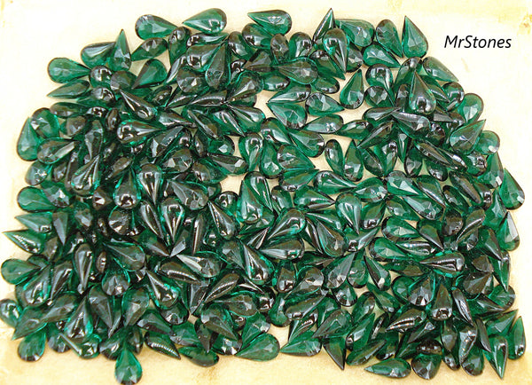 10x6mm (3101) Emerald Green Pear Shape Buff Top Doublet