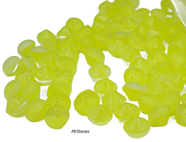 4.25mm (3189) (18ss) Yellow Moonstone Round Buff Top Doublet