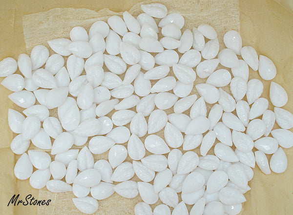 14x10mm (LEAF) Chalk White Pear Shape Leaf Leaves Pointed Back West Germany