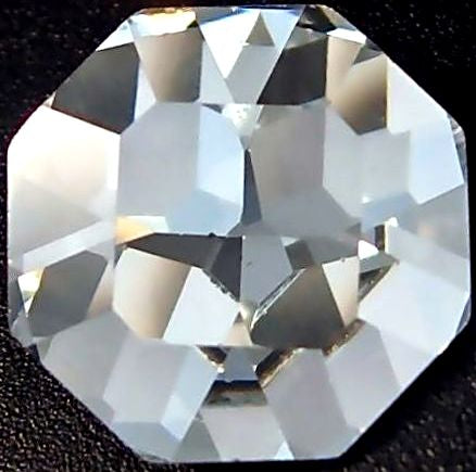18mm (4665) Swar. Crystal Octagons Stop sign shape