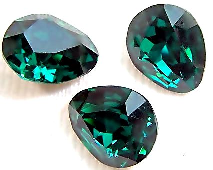 14x11.6mm Egg Shapes in EMERALD COLOR