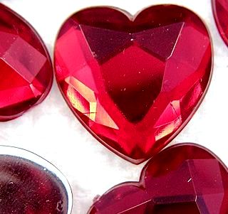 18.5mm Heart Shape (Acrylic) Red Siam