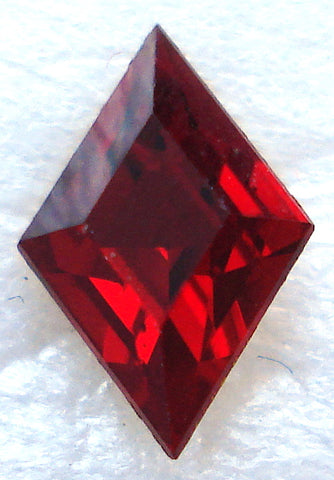 6x4mm (4710) DIAMOND SHAPE IN SIAM RED