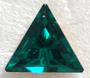 5MM (4722) EMERALD POINTED BACK TRIANGLES