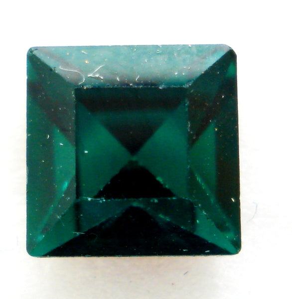 8MM (4400) EMERALD COLOR POINTED BACK SQUARES