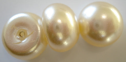 16MM IMITATION ROUND BUTTON TOP CREME PEARLS