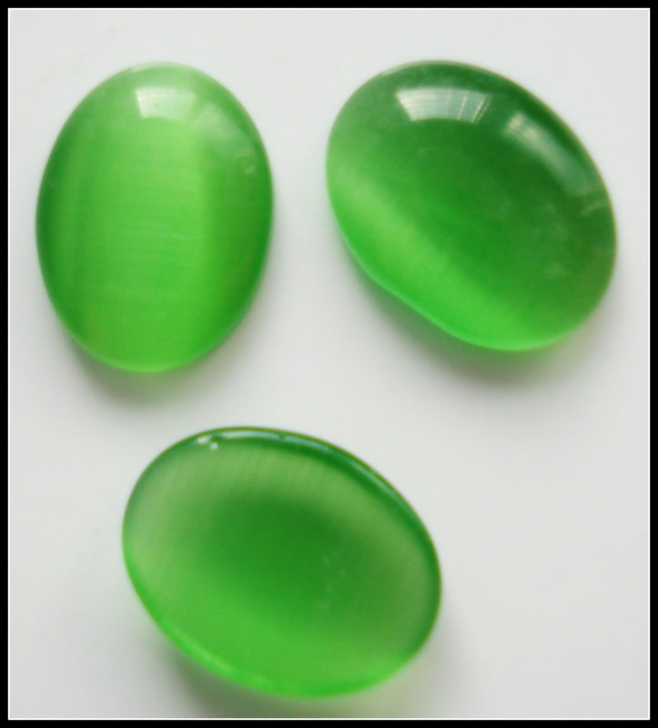 8X6MM (1685) CAT'S EYE GREEN OVAL CABOCHONS