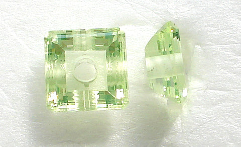 12MM (SS08) SYN LT PERIDOT COLOR SQUARE
