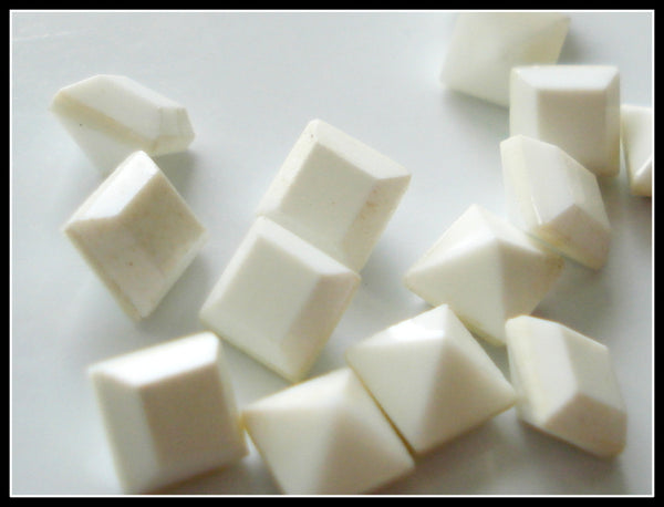 4mm (4400) Chalk White Square Shape