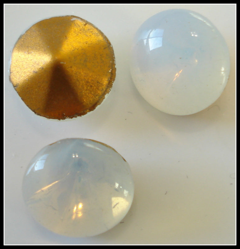 11mm (3189) (48ss) White Opal Round Buff Top Doublet