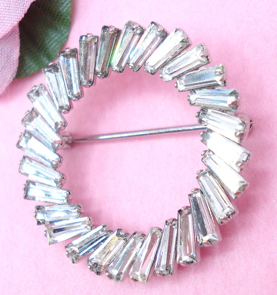 Krementz Crystal Keystone Wreath Pin