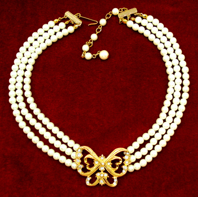 Avon Nina Ricci Pearl Butterfly Choker Necklace