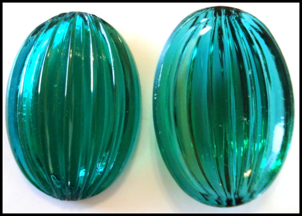 30x22mm (1685) Emerald Ribbed Conclave Back Oval Cabochon
