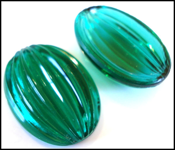 30x22mm (1685) Emerald Ribbed Conclave Back Oval Cabochon