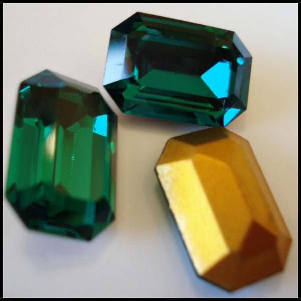 16x11mm (4600) Emerald Cushion Octagon