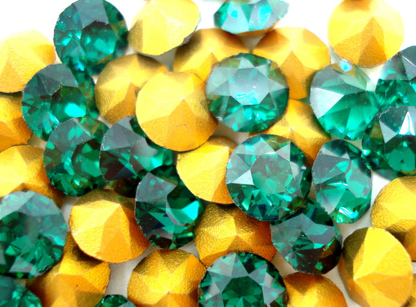 7.7-7.9mm (1200) (37ss) Emerald Dentelle Round Chaton