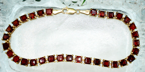 Bracelet 14kt Solid Yellow Gold 32 Square Garnets