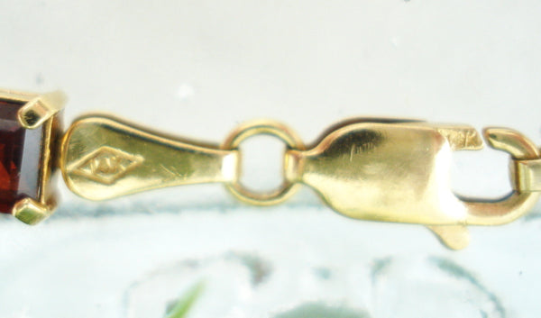 Bracelet 14kt Solid Yellow Gold 32 Square Garnets