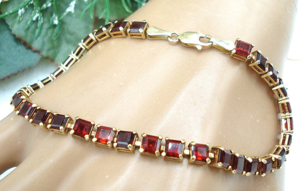 Bracelet 14kt Solid Yellow Gold 32 Square Garnets